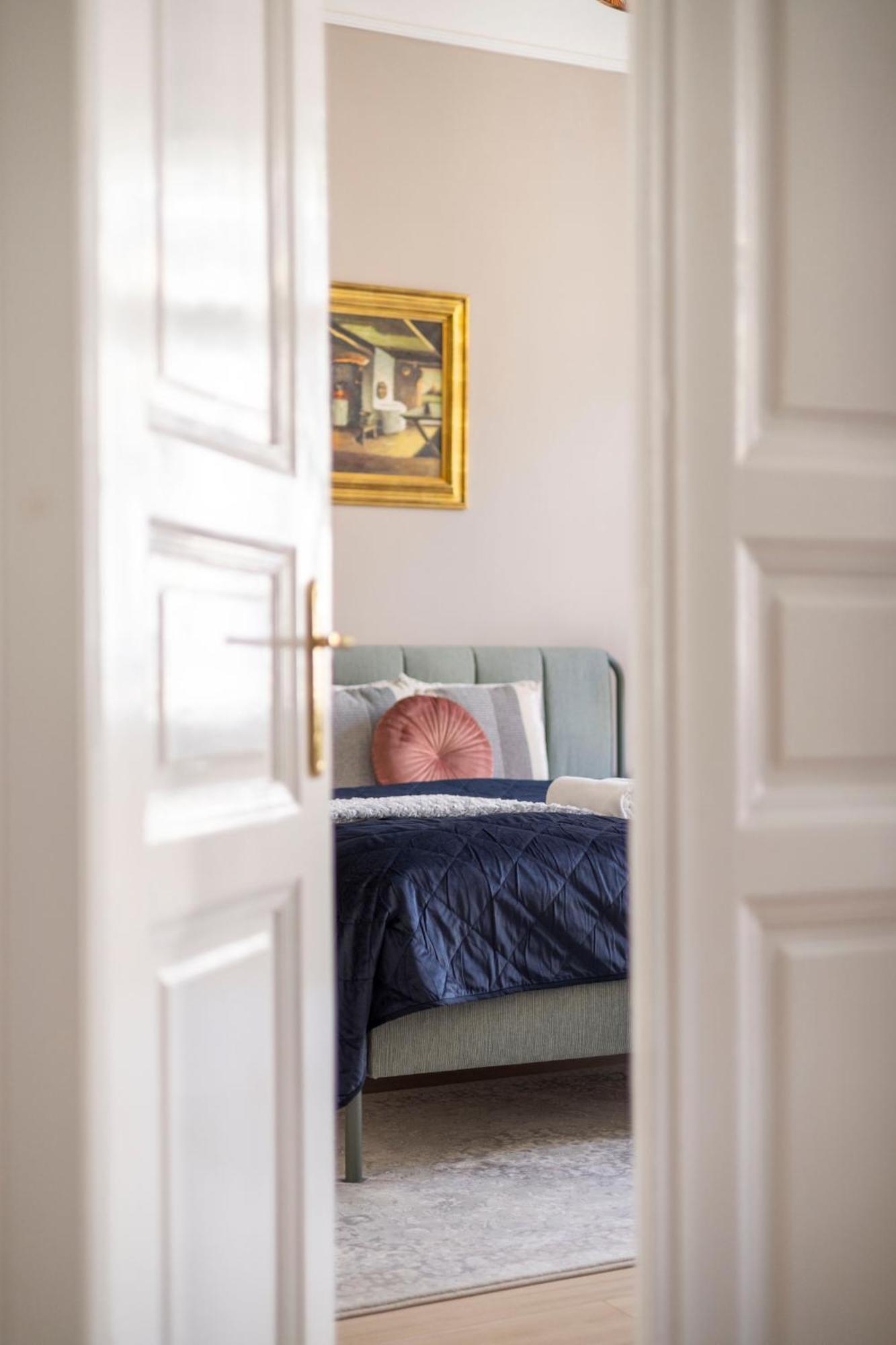 Charming Central Dream Home & Retreat By Prestige Homes ブダペスト エクステリア 写真