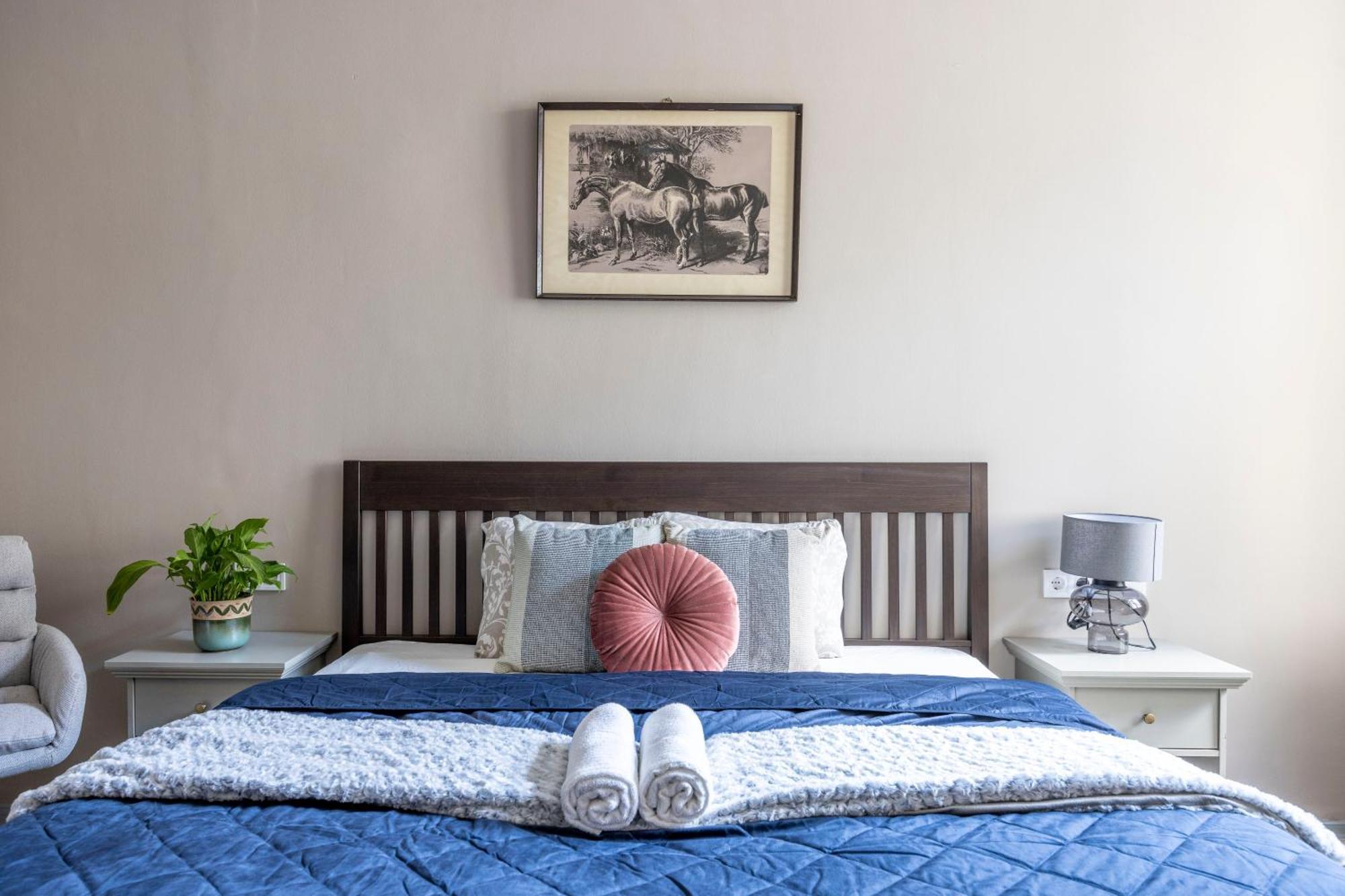 Charming Central Dream Home & Retreat By Prestige Homes ブダペスト エクステリア 写真
