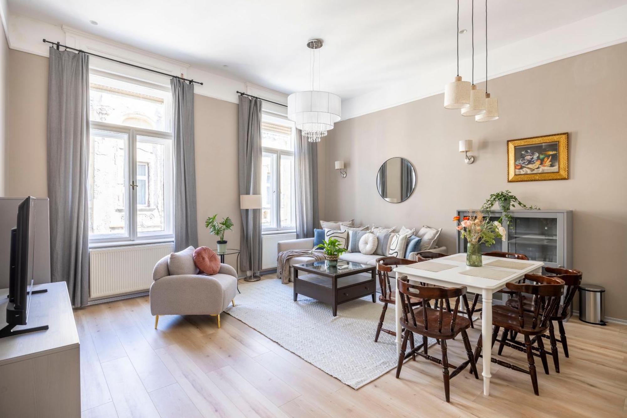 Charming Central Dream Home & Retreat By Prestige Homes ブダペスト エクステリア 写真